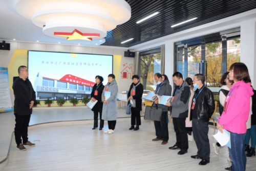 代表委員進網(wǎng)格，建言獻策促治理——中街街道人大工委組織轄區(qū)人大代表開展“多網(wǎng)合一”管理工作調(diào)研活動